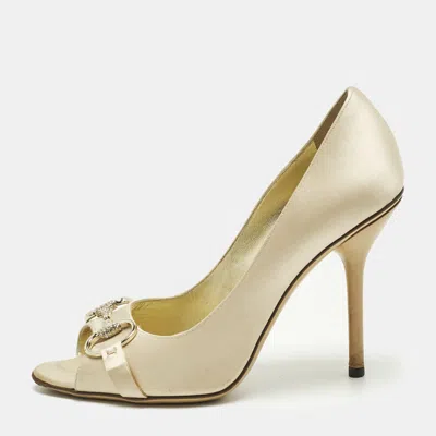 Pre-owned Gucci Beige Satin Horsebit Peep Toe Pumps Size 39 In Sand