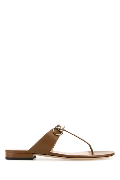 Gucci Camel Leather Thong Slippers In Luminiouswood