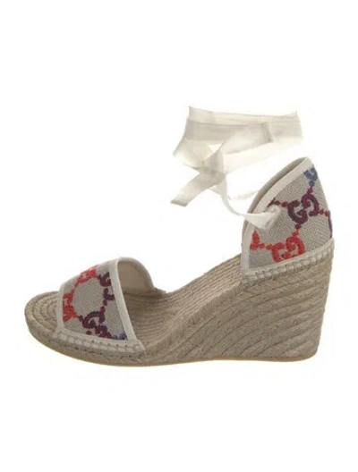 Pre-owned Gucci Canvas Graphic Print Pumps In Neutrals