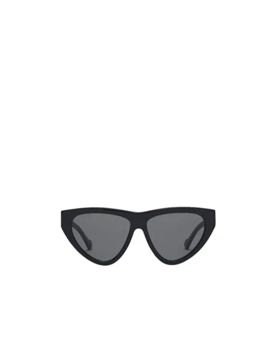 Gucci Cat-eye Frame Sunglasses In Gray