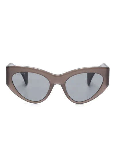 Gucci Cat-eye Sunglasses In 灰色