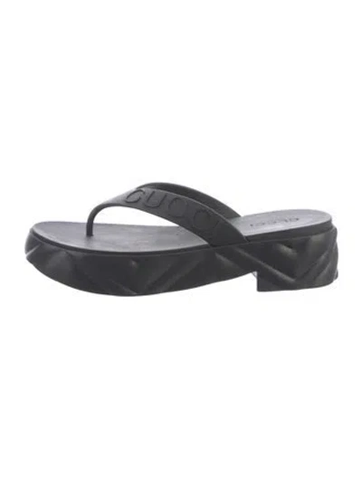 Pre-owned Gucci Chevron Rubber Flip Flops In Black