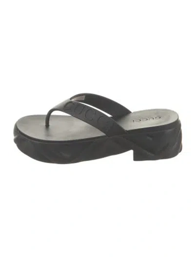Pre-owned Gucci Chevron Rubber Slides In Black
