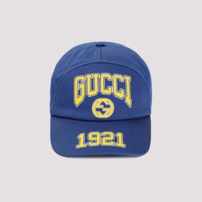 Gucci Valentino Garavani Rockstud Pouch In Blue