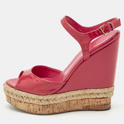 Pre-owned Gucci Coral Red Patent Leather Holie Wedge Sandals Size 35