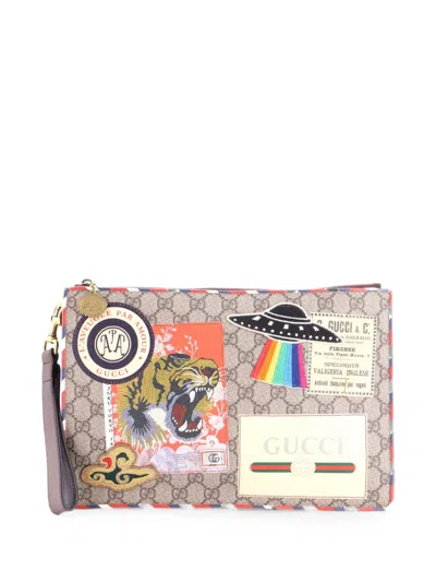 Pre-owned Gucci Courrier Pouch Gg Coated Canvas With Applique Clutch Bag In Brown