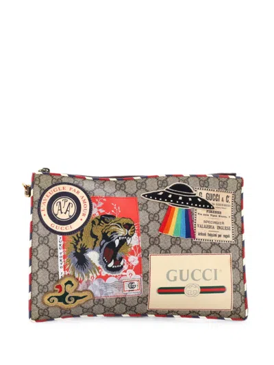 Pre-owned Gucci Courrier Pouch Gg Coated Canvas With Applique Clutch Bag In Brown