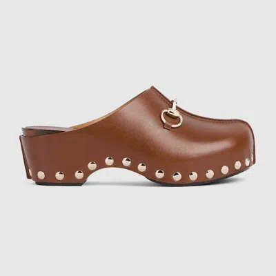 Gucci Damen-clog Mit Plateausohle Und Horsebit In Brown