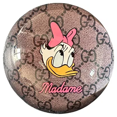 Pre-owned Gucci Disney Daisy Duck Paperweight In Brown