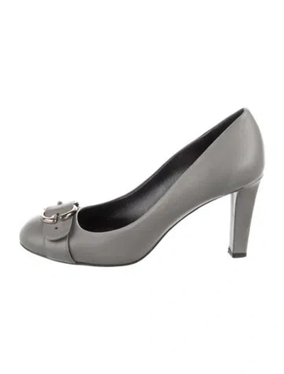 Pre-owned Gucci Double G Logo Leather Pumps In Black