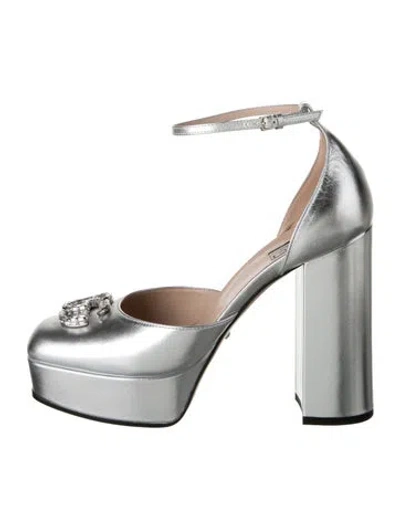 Pre-owned Gucci Double G Logo Leather Pumps In Metallic/silver