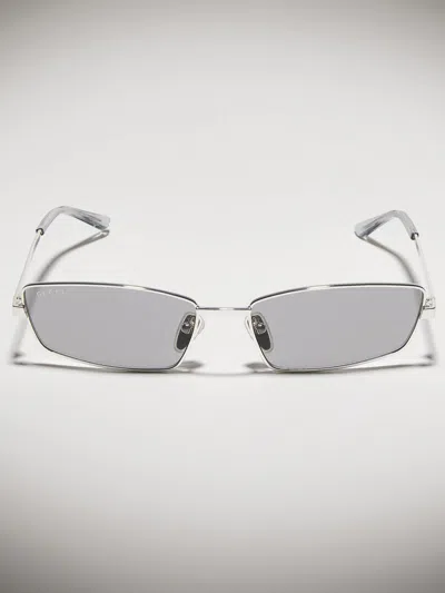 Gucci Engraved-logo Metal-frame Sunglasses With Acetate Endtips And Adjustable Nose Pads In Metallic