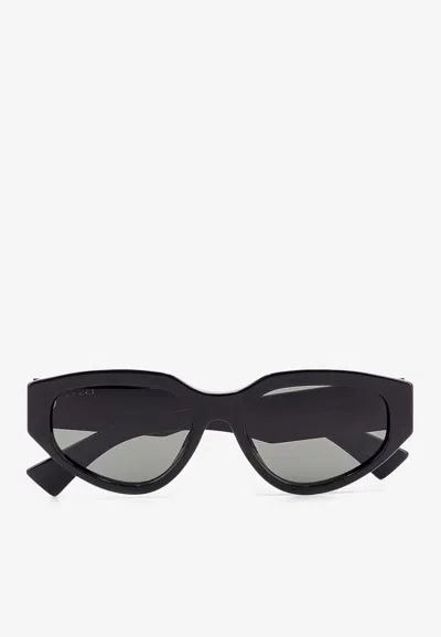 Gucci Essential Cat-eye Sunglasses In Gray