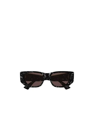 Gucci Eyewear Cat-eye Frame Sunglasses In Black