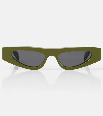 Gucci Cat-eye Frame Sunglasses In Green