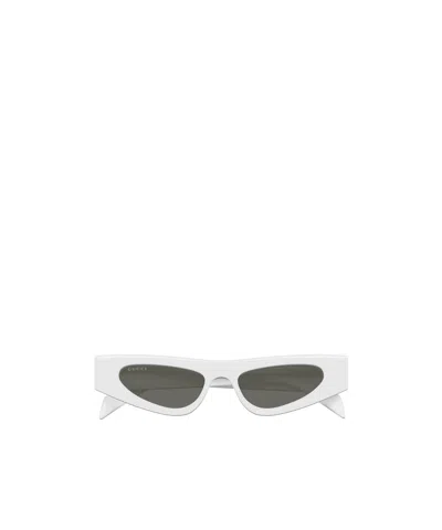 Gucci Geometric Frame Sunglasses In White