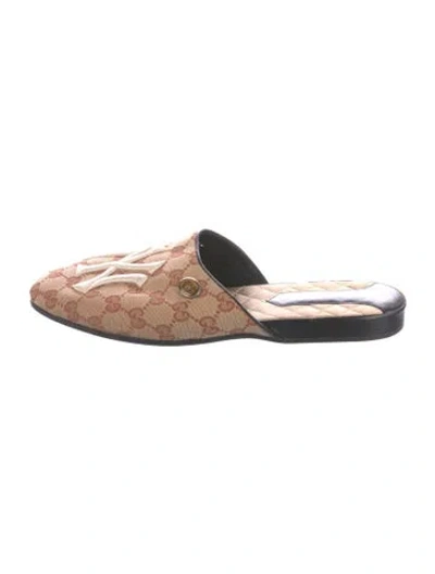 Pre-owned Gucci Gg Canvas Canvas Mules In Neutral