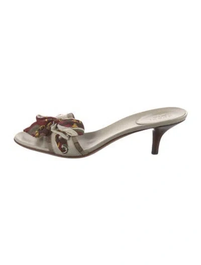 Pre-owned Gucci Gg Canvas Leather Slides In Neutral