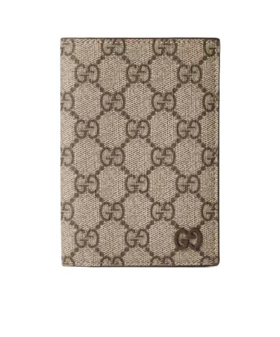 Gucci Gg Detail Passport Holder In Nude