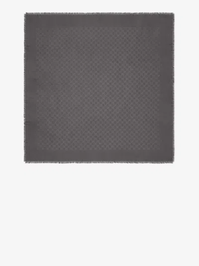 Gucci Gg Jacquard Scarf In Gray