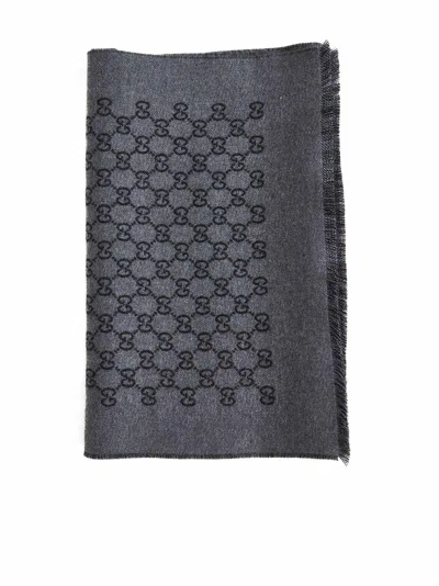 Gucci Gg Jacquard Wool Scarf In Gray