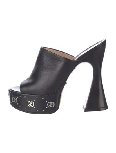 Pre-owned Gucci Gg Logo Leather Slides In Black