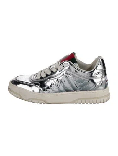 Pre-owned Gucci Gg Logo Patent Leather Sneakers In Silver