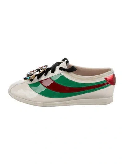 Pre-owned Gucci Gg Logo Patent Leather Sneakers In White