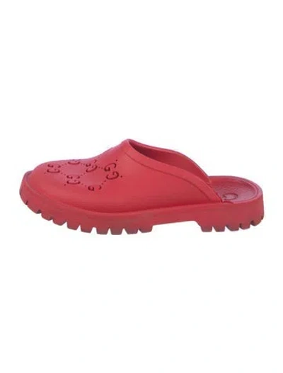Pre-owned Gucci Gg Logo Rubber Mules In Red