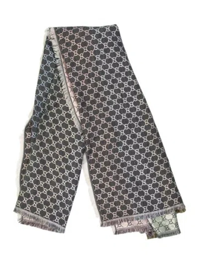 Pre-owned Gucci Gg Logo Shawl In Gray