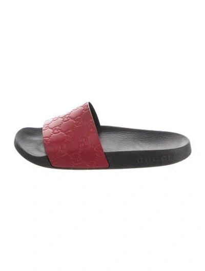 Pre-owned Gucci Gg Signature Rubber Slides In Red