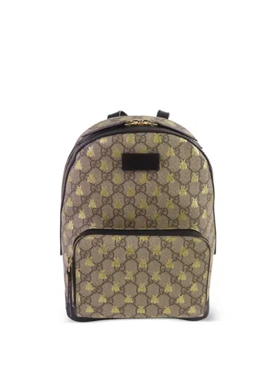 Pre-owned Gucci Gg Supreme Bee-print Backpack In Neutral