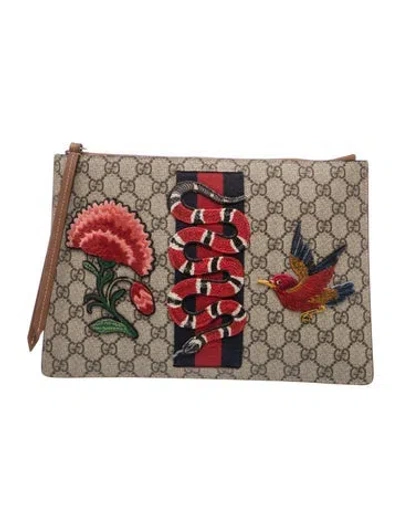 Pre-owned Gucci Gg Supreme Clutch In Brown