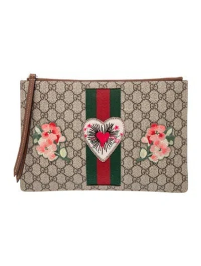 Pre-owned Gucci Gg Supreme Clutch In Brown