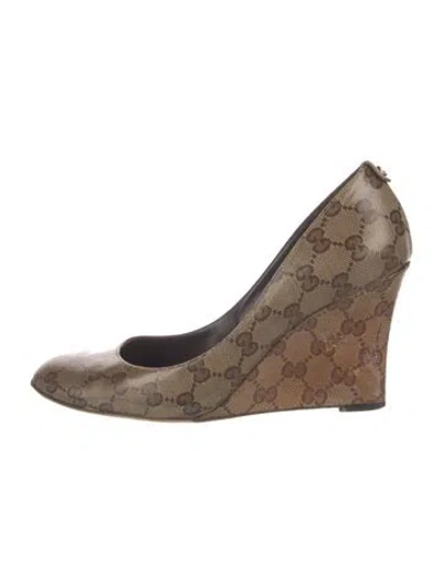 Pre-owned Gucci Gg Supreme Pumps In Brown