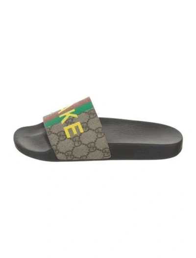 Pre-owned Gucci Gg Supreme Rubber Slides In Neutral