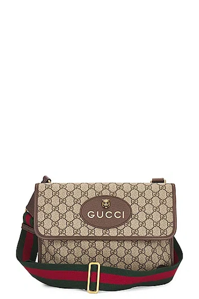 Gucci Gg Supreme Shoulder Bag In Beige