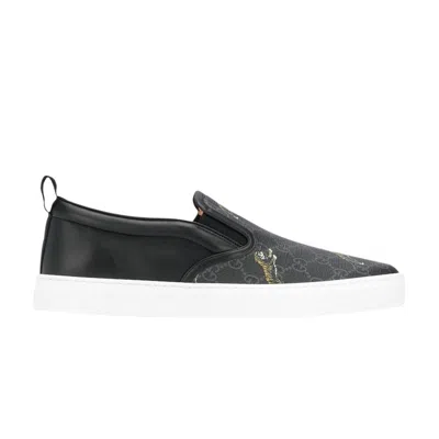 Pre-owned Gucci Gg Supreme Slip-on 'tigers' In Black