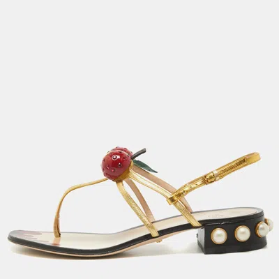 Pre-owned Gucci Gold Leather Hatsumomo Cherry Thong Sandals Size 37.5 In Metallic