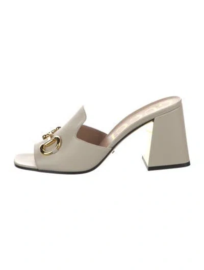 Pre-owned Gucci Horsebit Accent Leather Slides In White