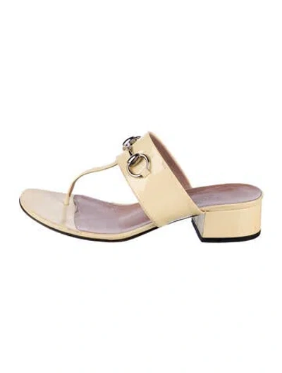 Pre-owned Gucci Horsebit Accent Patent Leather Flip Flops In Neutral