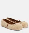 Gucci Horsebit Shearling Ballet Flats In Neutral