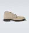Gucci Men's Sylke Suede Bit Lug-sole Chukka Boots In Beige
