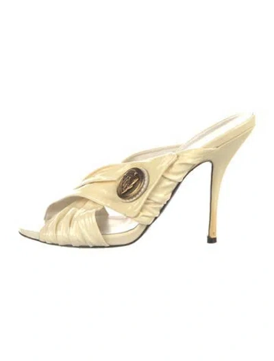 Pre-owned Gucci Hysteria Accent Patent Leather Slides In Neutral