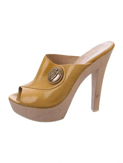 Pre-owned Gucci Hysteria Accent Patent Leather Slides In Yellow