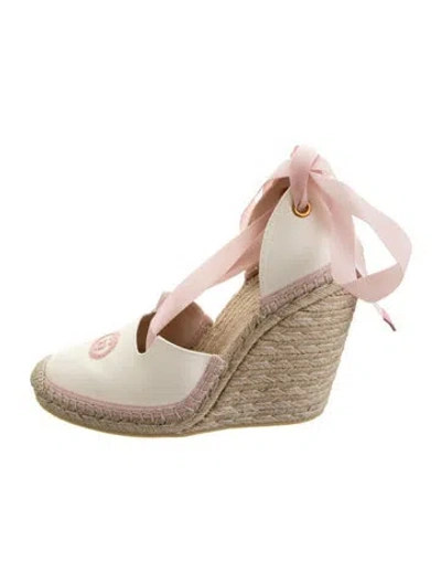 Pre-owned Gucci Interlocking G Logo Canvas Pumps In Neutrals