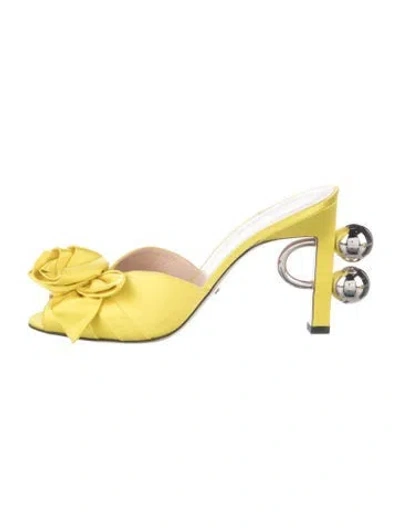 Pre-owned Gucci Interlocking G Logo Satin Mules In Yellow