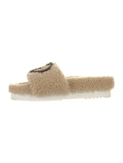 Pre-owned Gucci Interlocking G Logo Shearling Slides In Neutral