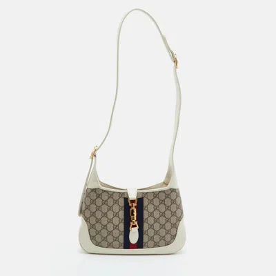 Pre-owned Gucci Jackie 1961 Beige/ivory Small Gg Supreme Canvas And Leather Hobo In Brown