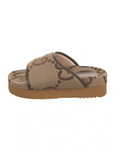 Pre-owned Gucci Jumbo Gg Canvas Slides In Neutral